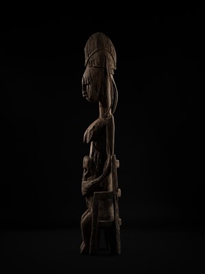 Lot 77 - AN IMPORTANT AND LARGE (192 CM) CARVED WOOD ‘MOTHER AND CHILD’ GROUP, BAMANA CULTURE, MALI, 19TH CENTURY OR EARLIER