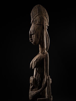 Lot 77 - AN IMPORTANT AND LARGE (192 CM) CARVED WOOD ‘MOTHER AND CHILD’ GROUP, BAMANA CULTURE, MALI, 19TH CENTURY OR EARLIER
