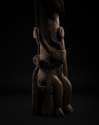 Lot 77 - AN IMPORTANT AND LARGE (192 CM) CARVED WOOD ‘MOTHER AND CHILD’ GROUP, BAMANA CULTURE, MALI, 19TH CENTURY OR EARLIER