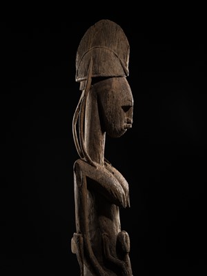 Lot 77 - AN IMPORTANT AND LARGE (192 CM) CARVED WOOD ‘MOTHER AND CHILD’ GROUP, BAMANA CULTURE, MALI, 19TH CENTURY OR EARLIER