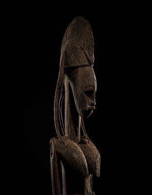 Lot 77 - AN IMPORTANT AND LARGE (192 CM) CARVED WOOD ‘MOTHER AND CHILD’ GROUP, BAMANA CULTURE, MALI, 19TH CENTURY OR EARLIER