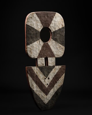 Lot 100 - A CARVED WOOD BEDU PLANK MASK, NAFANA CULTURE, CÔTE D'IVOIRE, 20TH CENTURY