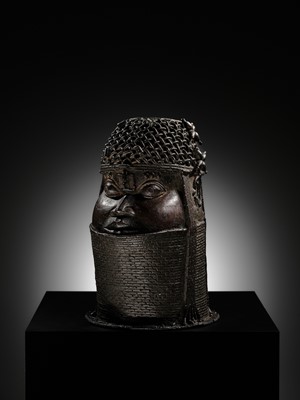 Lot 71 - A FINE BENIN BRONZE HEAD OF AN OBA, UHUNMWUN-ELAO, EDO PEOPLES, 17TH- 18TH CENTURY