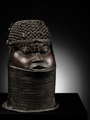 Lot 71 - A FINE BENIN BRONZE HEAD OF AN OBA, UHUNMWUN-ELAO, EDO PEOPLES, 17TH- 18TH CENTURY