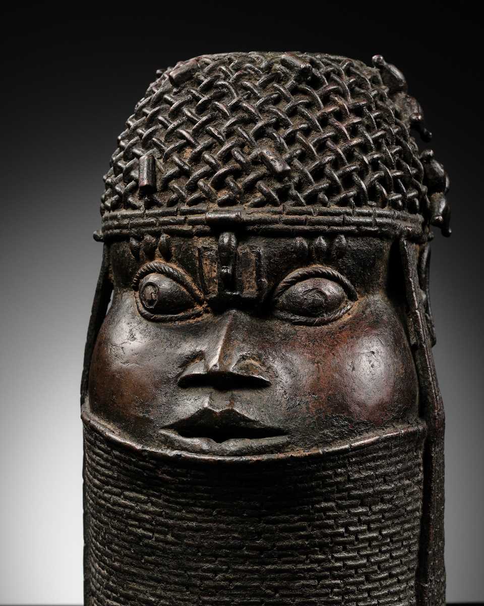 Lot 71 - A FINE BENIN BRONZE HEAD OF AN OBA, UHUNMWUN-ELAO, EDO PEOPLES, 17TH- 18TH CENTURY