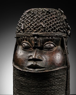 Lot 71 - A FINE BENIN BRONZE HEAD OF AN OBA, UHUNMWUN-ELAO, EDO PEOPLES, 17TH- 18TH CENTURY