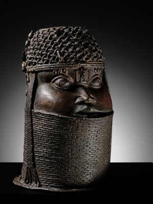 Lot 71 - A FINE BENIN BRONZE HEAD OF AN OBA, UHUNMWUN-ELAO, EDO PEOPLES, 17TH- 18TH CENTURY