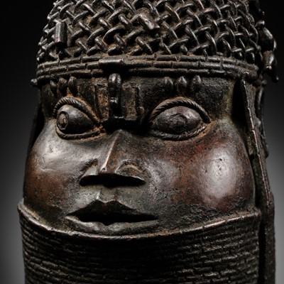 Lot 71 - A FINE BENIN BRONZE HEAD OF AN OBA, UHUNMWUN-ELAO, EDO PEOPLES, 17TH- 18TH CENTURY