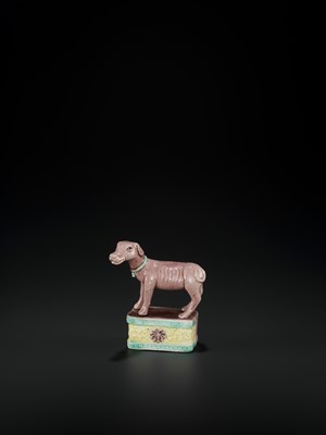 Lot 283 - A SUPERB PORCELAIN MODEL OF A HOUND, EARLY QING