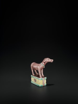 Lot 283 - A SUPERB PORCELAIN MODEL OF A HOUND, EARLY QING