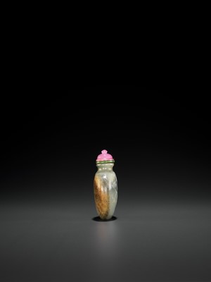 Lot 346 - AN INSCRIBED WHITE, GRAY AND RUSSET JADEITE ‘TIGER’ SNUFF BOTTLE, SIGNATURE OF WANG HENG (1817-1882)