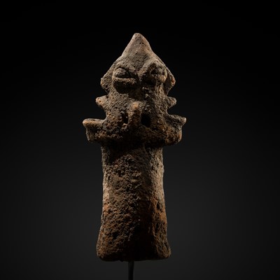Lot 87 - AN UNUSUAL TERRACOTTA ‘JANUS’ HEAD, NORTHERN GHANA, KOMALAND, 13TH-18TH CENTURY