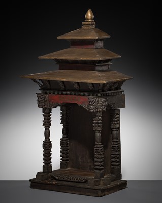 Lot 29 - A LARGE GILT AND POLYCHROME WOOD SHRINE, 19TH CENTURY