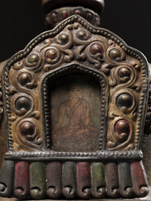 A VERY LARGE PAINTED CLAY VOTIVE STUPA WITH BUDDHA SHAKYAMUNI, 17TH-18TH CENTURY