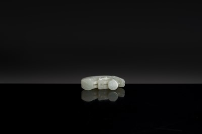 A JADE CARVING OF AN APSARA, 17TH-18TH CENTURY OR EARLIER