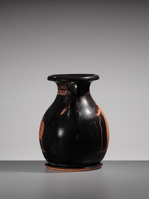 Lot 73 - AN ATTIC RED-FIGURED PELIKE, MANNER OF THE SABOUROFF PAINTER, CIRCA 450 BC, WITH A FEMALE FIGURE IN PENELOPE ICONOGRAPHY
