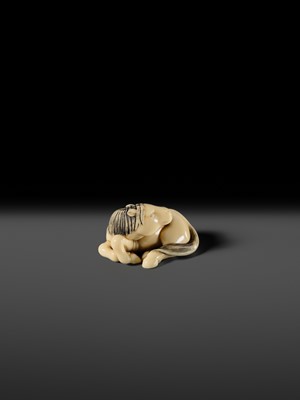 Lot 111 - JOEI: A SUPERB MARINE IVORY NETSUKE OF A RECLINING HORSE