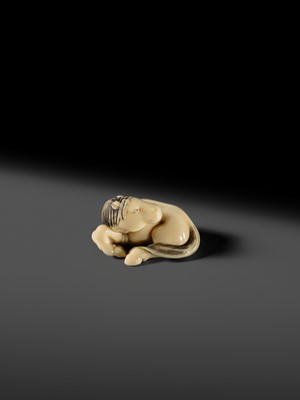 Lot 111 - JOEI: A SUPERB MARINE IVORY NETSUKE OF A RECLINING HORSE