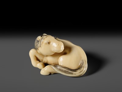 Lot 111 - JOEI: A SUPERB MARINE IVORY NETSUKE OF A RECLINING HORSE