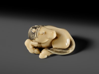 Lot 111 - JOEI: A SUPERB MARINE IVORY NETSUKE OF A RECLINING HORSE