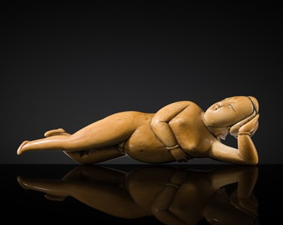 Lot 114 - A FINE IVORY FIGURE OF A ‘DOCTOR’S LADY’, LATE MING DYNASTY