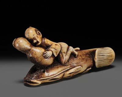 Lot 306 - A FINE ANTLER NETSUKE OF KADORI MYOJIN TAMING THE NAMAZU