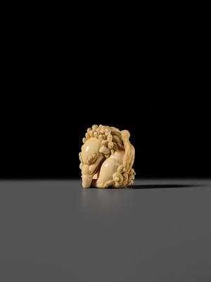 Lot 101 - A FINE IVORY NETSUKE OF A SEATED BAKU