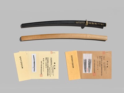 KANEMASA: AN ECHIZEN WAKIZASHI IN FINE KOSHIRAE AND SHIRASAYA WITH NBTHK TOKUBETSU HOZON TOKEN CERTIFICATES FOR THE MOUNTING AND BLADE