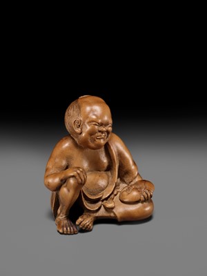 Lot 156 - A SUPERB INLAID WOOD NETSUKE OF A MAN WITH AN OKAME MASK, SCHOOL OF KOKEISAI SANSHO