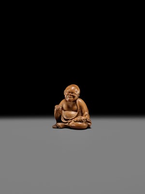 Lot 156 - A SUPERB INLAID WOOD NETSUKE OF A MAN WITH AN OKAME MASK, SCHOOL OF KOKEISAI SANSHO