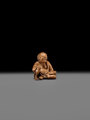 Lot 156 - A SUPERB INLAID WOOD NETSUKE OF A MAN WITH AN OKAME MASK, SCHOOL OF KOKEISAI SANSHO