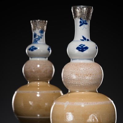 Lot 518 - A PAIR OF RARE AND UNUSUAL TRIPLE-GOURD VASES, SANJIE HULUPING, KANGXI PERIOD