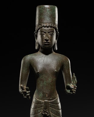 Lot 423 - A BRONZE FIGURE OF A MALE DEITY, PRE-ANGKORIAN PERIOD REVIVAL, PHNOM DA STYLE, 18TH-19TH CENTURY OR EARLIER