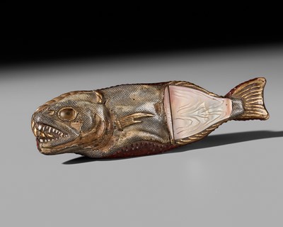 Lot 346 - A SUPERB INLAID AND LACQUERED WOOD NETSUKE OF A DRIED SALMON (HIMONO), ATTRIBUTED TO OGAWA HARITSU