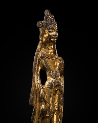 Lot 71 - AN IMPORTANT GILT-BRONZE FIGURE OF THE WILLOW BRANCH GUANYIN, SUI DYNASTY