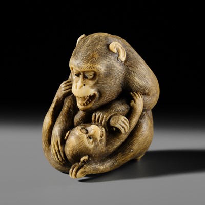 Lot 126 - MITSUHIDE: A SUPERB IVORY NETSUKE OF A MONKEY WITH ITS YOUNG