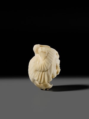 Lot 151 - IKKU: A MASTERFUL IVORY NETSUKE OF AN EAGLE
