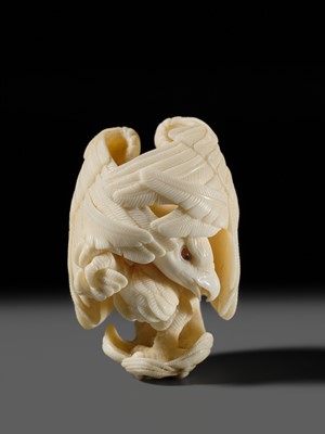 Lot 151 - IKKU: A MASTERFUL IVORY NETSUKE OF AN EAGLE