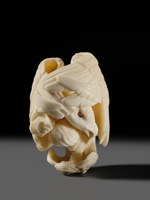 Lot 151 - IKKU: A MASTERFUL IVORY NETSUKE OF AN EAGLE