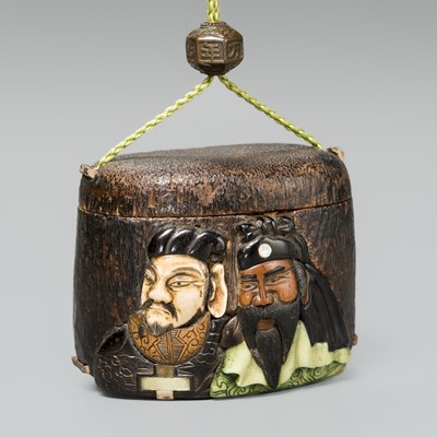 Lot 62 - MINKO: AN INLAID BAMBOO TONKOTSU (TOBACCO CONTAINER) DEPICTING THE THREE HEROES OF THE HAN DYNASTY