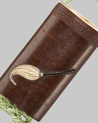 Lot 393 - ORAKU: AN UNUSUAL INLAID SHITAN LACQUER TONKOTSU (TOBACCO CONTAINER) WITH A MOKUGYO AND HOSSU