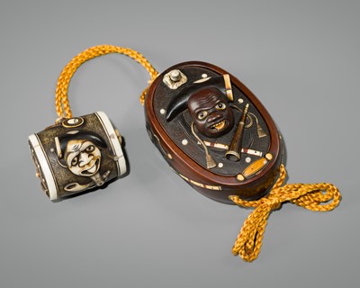 Lot 399 - AN AMUSING INLAID WOOD KARAKURI SAGEMONO SET WITH ENTERTAINMENT OBJECTS, ATTRIBUTED TO GYOKUMIN