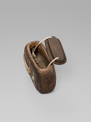 Lot 66 - A FINE INLAID KIRI WOOD TONKOTSU (TOBACCO CONTAINER) DEPICTING A KITSUNE (FOX)