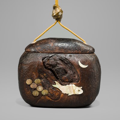 GYOKUZAN: A KIRI (PAULOWNIA) WOOD ‘CARPS AND MOON’ TONKOTSU