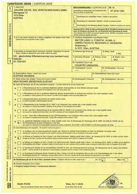 Lot 69 - HASEGAWA IKKO: A LEATHER TABAKO-IRE (POUCH) WITH FINE IVORY FITTINGS