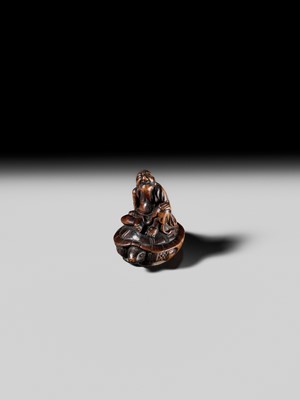 Lot 123 - A SMALL AND FINE WOOD NETSUKE OF URASHIMA TARO