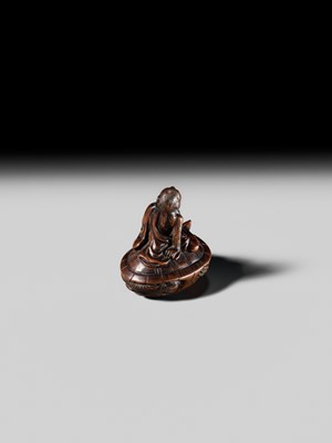 Lot 123 - A SMALL AND FINE WOOD NETSUKE OF URASHIMA TARO
