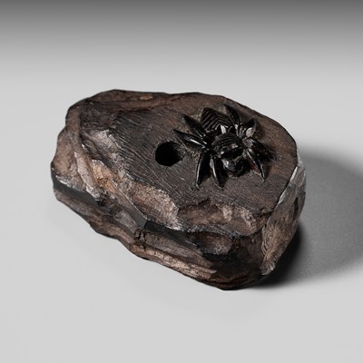 Lot 168 - A FINE IWAMI SCHOOL UMOREGI (BOGWOOD) NETSUKE OF A SPIDER ON DRIFTWOOD