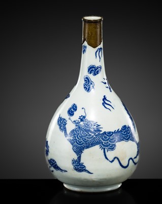Lot 254 - A FINE BLUE AND WHITE ‘DRAGON‘ BLEU DE HUE PORCELAIN VASE, 19TH CENTURY