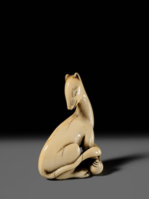 Lot 97 - A SUPERB AND RARE IVORY NETSUKE OF AN INARI FOX WITH TWO TAMA (SACRED JEWELS)
